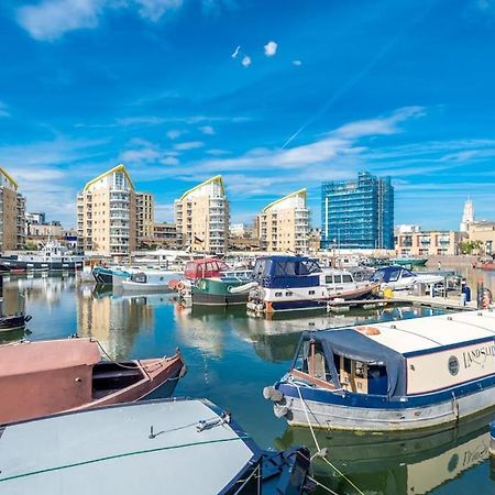 Luxurious Houseboat Near Canary Wharf In London Eksteriør billede